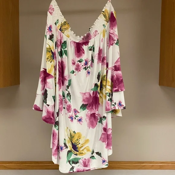 Off Shoulder Floral Smocked Blouse - Flaunt Boutique - Picture 12 of 13